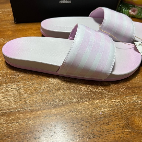 NWT women’s size 9 adidas slide - Picture 2 of 3
